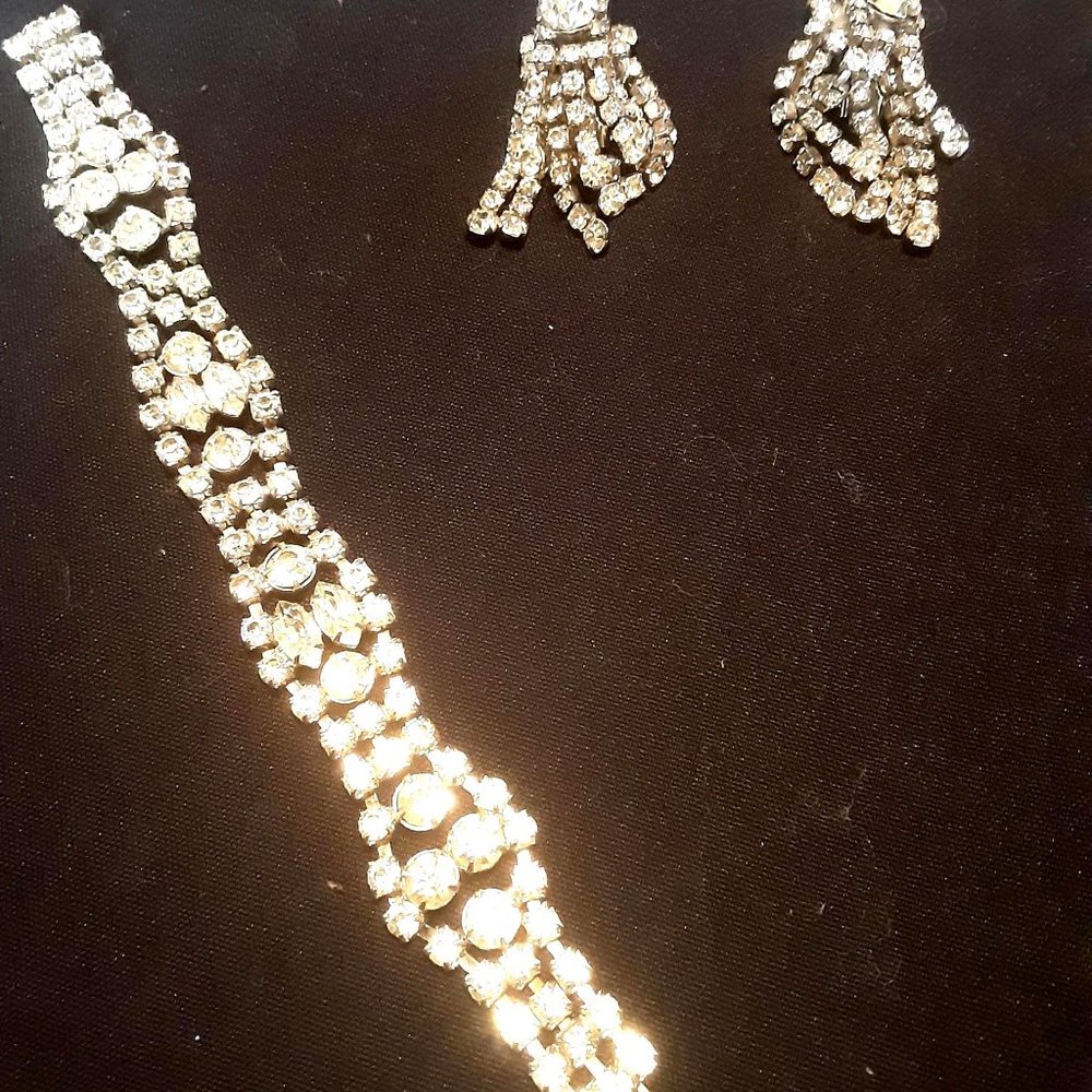 ****SOLD**** Vtg Kramer Bracelet & Waterfall earrings - Picture 4 of 13